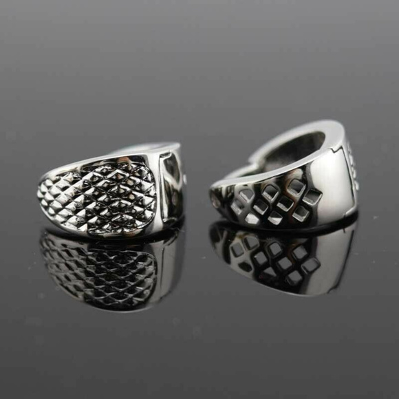 Mens 18K White Gold Filled Diamond Shape Carved Hoop Huggie Earrings 14mm Gift - Picture 2 of 6